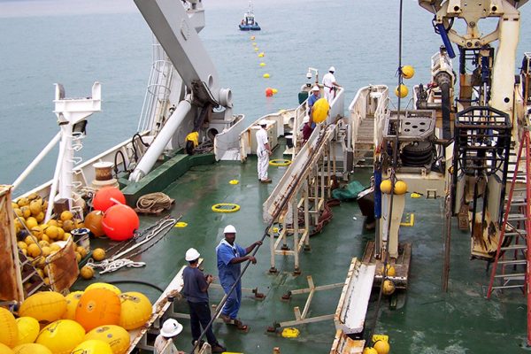 הפצצות החות'ים מאיימות על התקשורת בעולם: "תיקון כבל תת-ימי שניזוק מטיל יכול לקחת שבועות ואף חודשים"