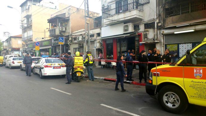 כוחות הבטחון בזירת הרצח ברחוב סלמה בתל אביב (צילום: ענת יורובסקי)