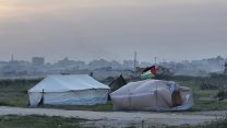 אוהלים בעזה בסמוך לגבול עם ישראל.29 במרץ  (AP Photo/Adel Hana)