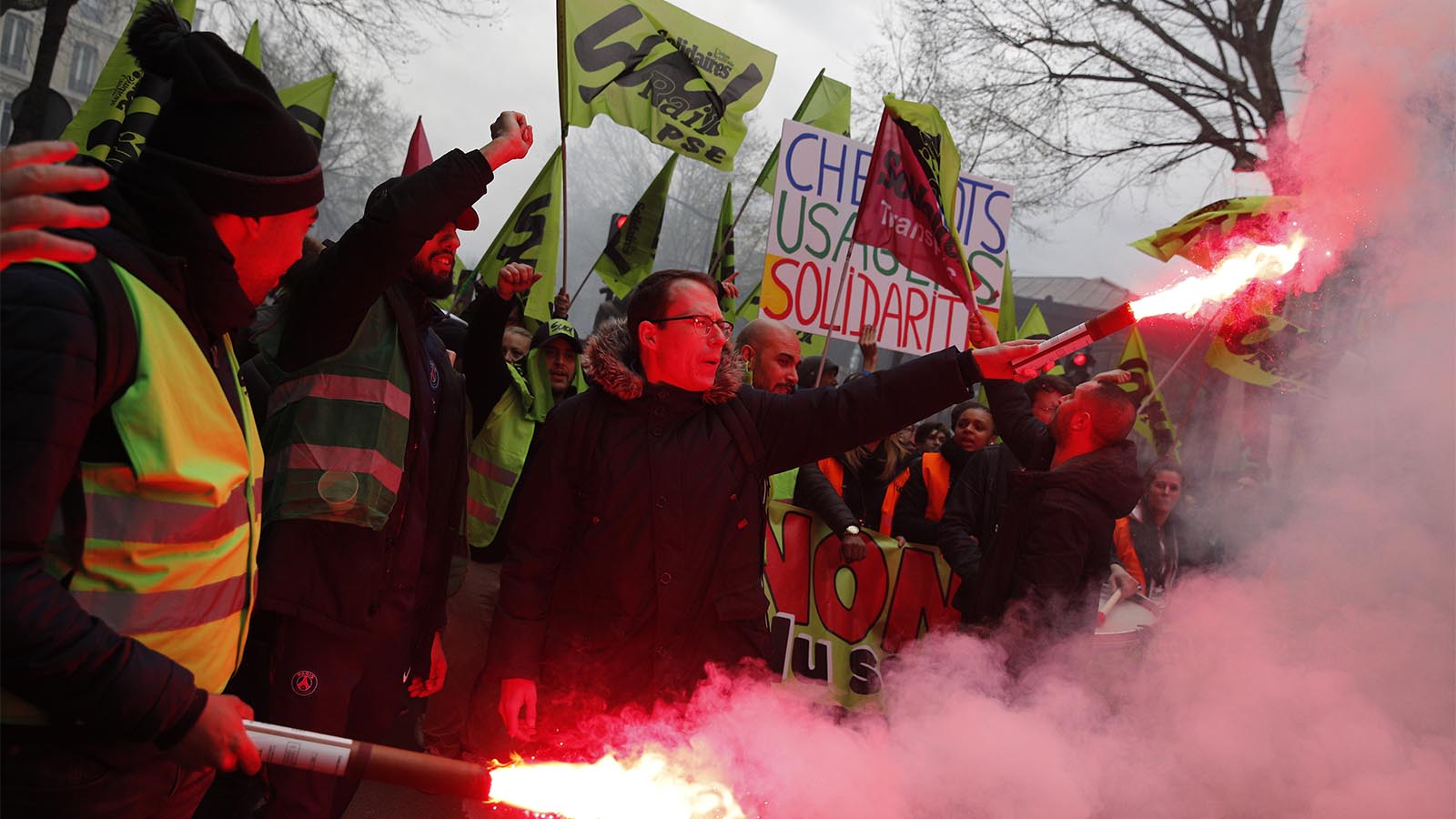 מחאת עובדי הרכבת בצרפת בפאריז, 3 באפריל 2018 (AP Photo/Christophe Ena)