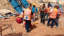 זירת תאונת העבודה בקרית גת (צילום: דוברות איחוד הצלה).