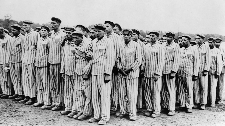 אסירים במחנה הריכוז בוכנוולד (צילום shutterstock).