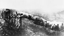 כיתת יורים נאצית בבאי יאר (צילום: AP Photo, file).
