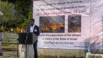 טקס זיכרון לציון 15 שנים לתחילת רצח העם בדרפור (צילום: אבישי בורלא, הוועד למאבק ברצח עם).