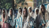 יהודים בתפילה באתיופיה (צילום: ליאור ספרנדאו).