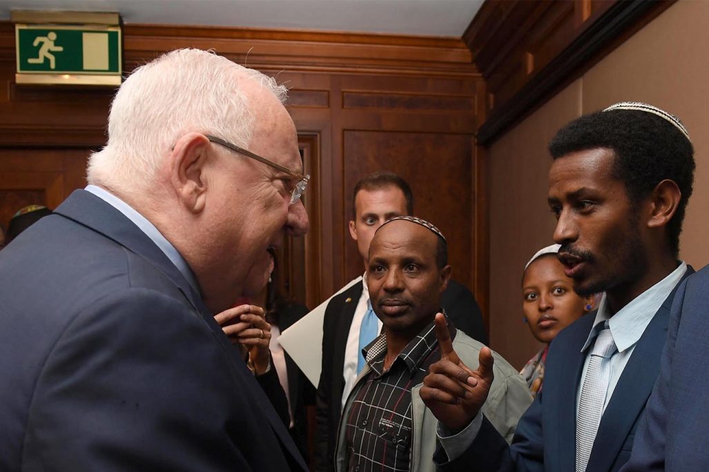 פגישת נשיא המדינה ריבלין עם נציגי הממתינים לאיחוד משפחות השוהים באתיופיה בציפייה לעלות ארצה. 1 במאי 2018. (צילום: מארק ניימן / לע"מ)