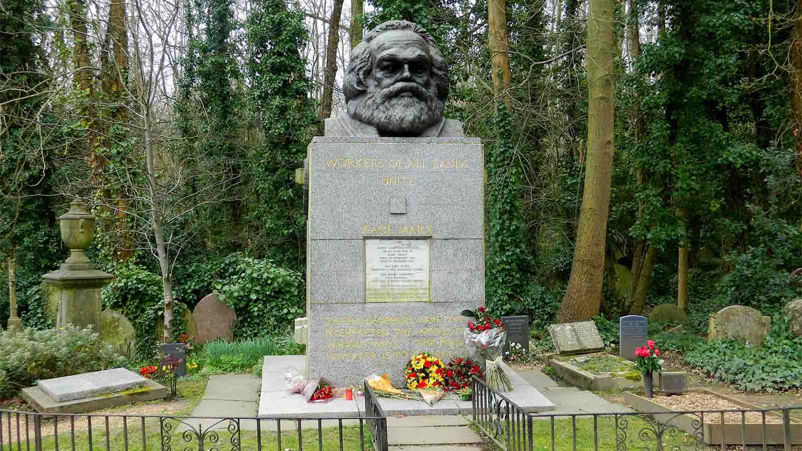 קברו של קארל מארקס בלונדון (צילום: Paasikivi/ ויקימדיה)