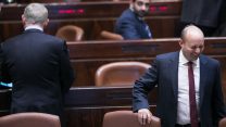 נתניהו ובנט במליאת הכנסת (צילום ארכיון: יונתן זינדל/ פלאש90)
