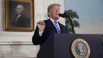 נאום טראמפ בנושא הסכם הגרעין האיראני 5 במאי  (AP Photo/Evan Vucci)