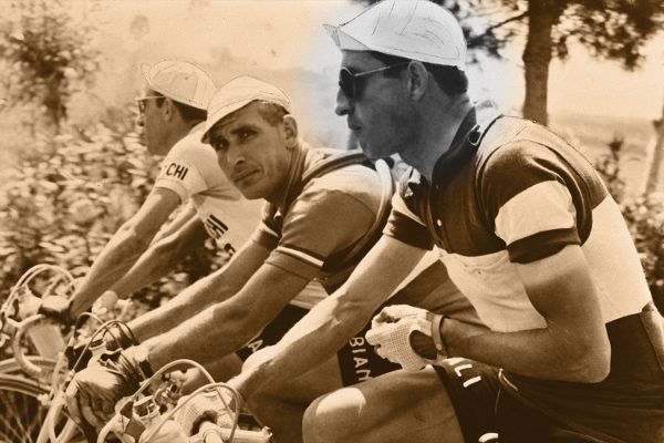 רוכב האופניים ג׳ינו ברטלי (מסומן) במירוץ אופניים בהולנד בשנת 1953 (צילום: לא ידוע / ויקיפדיה).