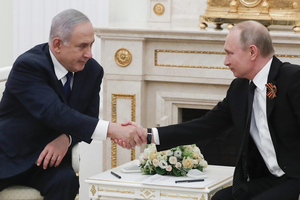 נשיא רוסיה ולדימיר פוטין וראש ממשלת ישראל בנימין נתניהו בקרמלין במוסקבה , מאי 2018 (צילום: Sergei Ilnitsky/Pool Photo via AP).