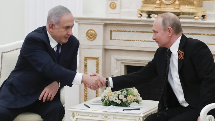 נשיא רוסיה ולדימיר פוטין וראש ממשלת ישראל בנימין נתניהו בקרמלין במוסקבה , מאי 2018 (צילום: Sergei Ilnitsky/Pool Photo via AP).