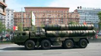 מערכת טילי S-300 בתהלוכת יום הניצחון ברוסיה, 2008 (צילום: SLonoed  wikimedia)