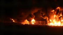 עשרות מפרי סדר השחיתו והציתו מספר מוקדים בצדו הפלסטיני של מעבר הסחורות בכרם שלום (צילום: דו"צ)