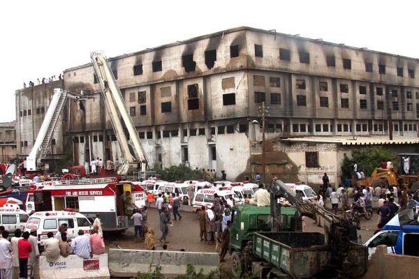 השריפה במפעל 'עלי אנטרפרייז' בפקיסטן. ספטמבר 2012 (צילום: Asianet-Pakistan / Shutterstock.com)