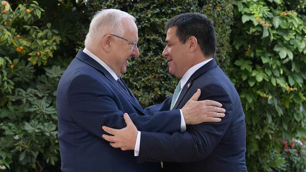 נשיא המדינה נפגש עם נשיא פרגוואי Mr. Horacio Manuel Cartes Jara לקראת פתיחת השגרירות של מדינתו בירושלים. (עמוס בן גרשום / לע&quot;מ)