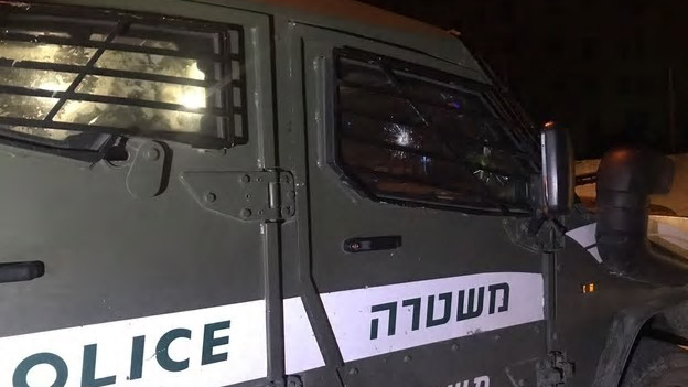 הרכב שנפגע בניסיון הפיגוע (צילום: דוברות המשטרה).