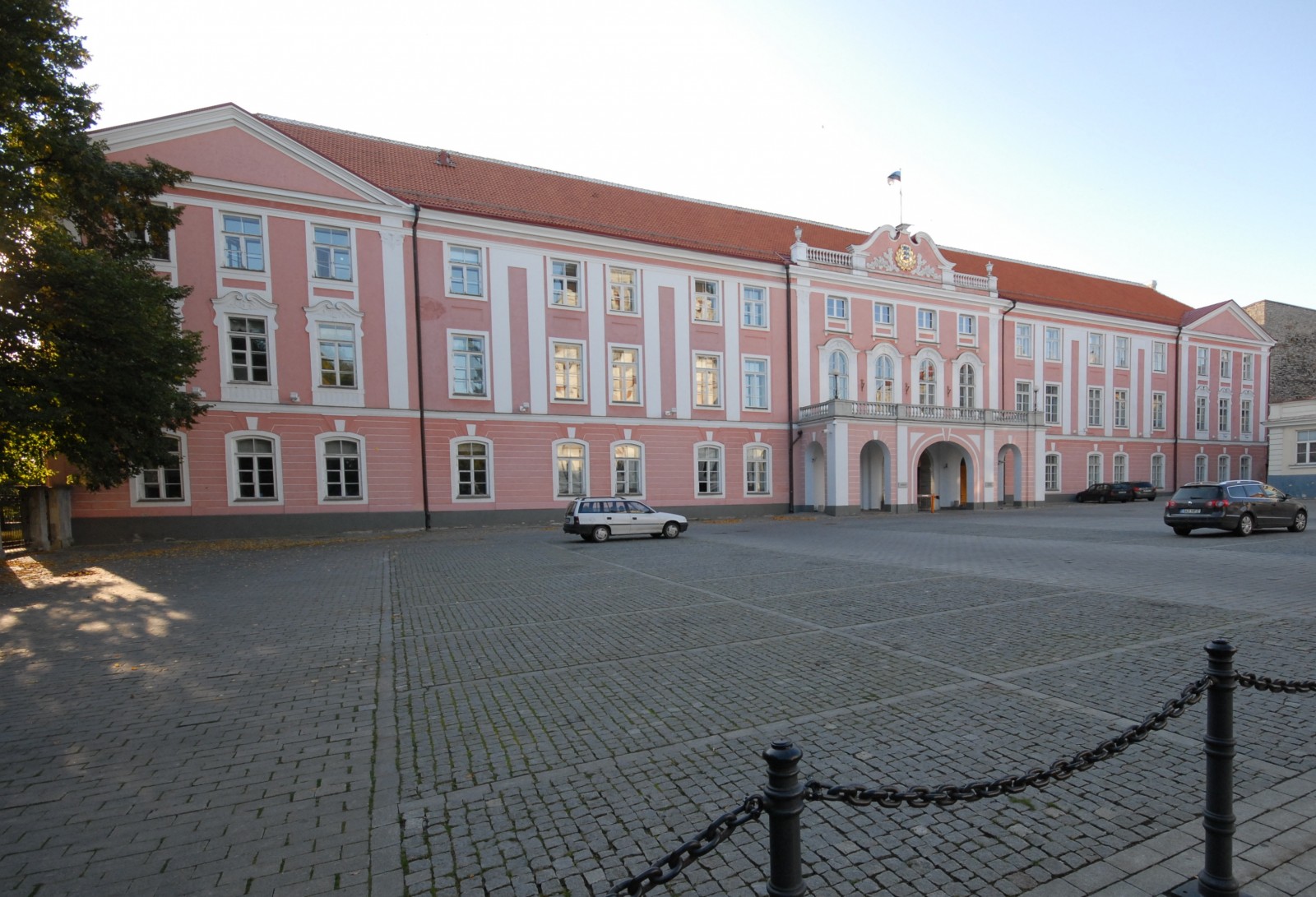 בניין הפרלמנט הוורוד של אסטוניה בבירה טאלין (צילום: Egil / Wikimedia)