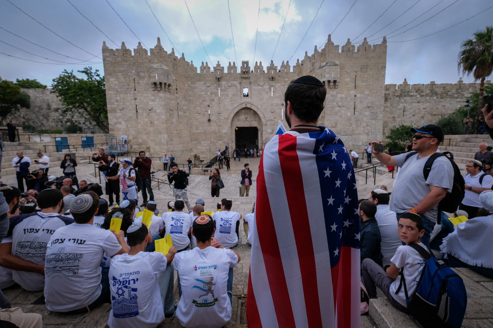 תיירים אמריקנים בשער שכם בירושלים (צילום: נתי שוחט\פלאש 90)