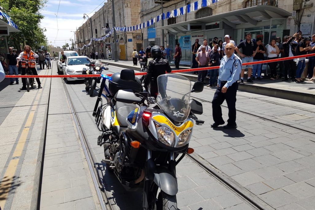זירת הדקירה, סמוך לכיכר ספרא בירושלים, 16 במאי 2018. (צילום: דוברות המשטרה)