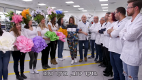 עושים כבוד לעובדים, בזק (צילום מסך מתוך הגירסה של העובדים)