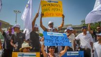 הפגנת עובדים של ההסתדרות למען קליטת עובדי קבלן (צילום ארכיון: פלאש 90)