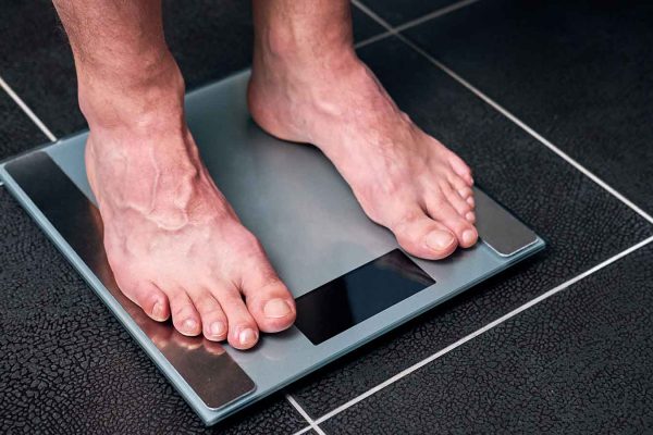 השמנה- תופעה מורכבת הכוללת מרכיבים רפואיים, חברתיים, וכלכליים (Shutterstock)