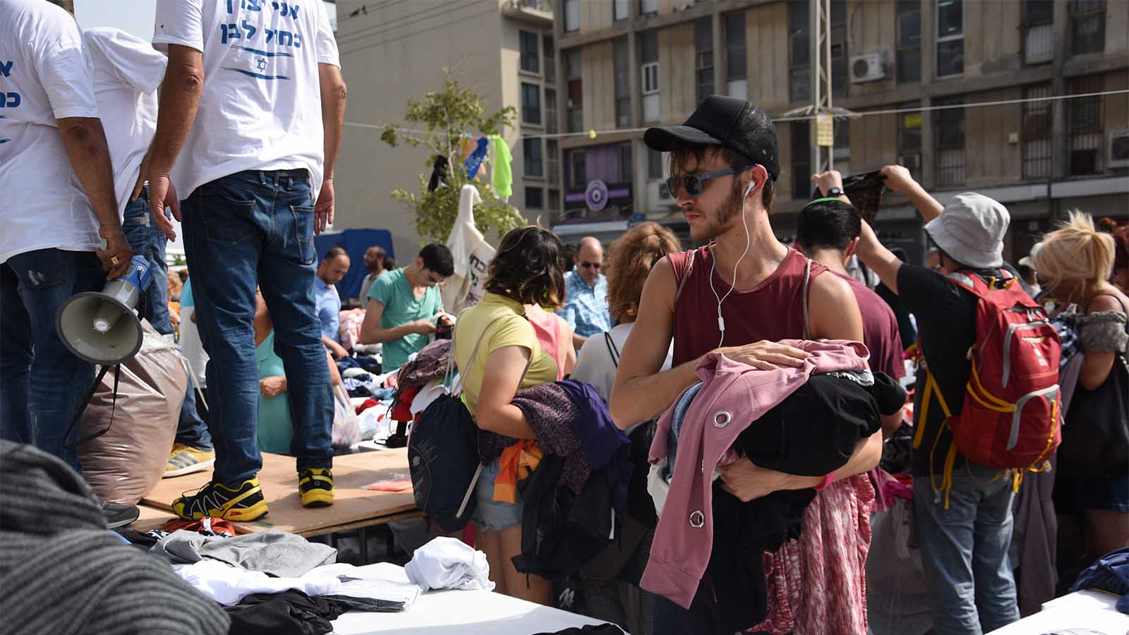 הפגנת התנועה לעידוד האופנה בישראל במחאה על מדיניות האוצר. 7 ביוני (צילום: מור הופרט)