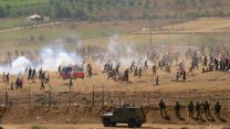 התקהלות ליד הגדר בעזה, 8 ביוני 2018  (AP Photo/Ariel Schalit)