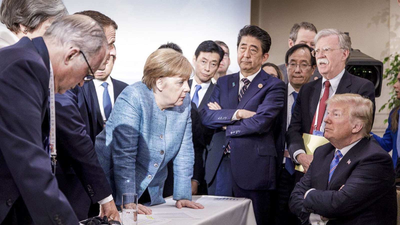 קנצלרית גרמניה אנגלה מרקל ונשיא ארה&quot;ב דונלד טראמפ בוועידת ה-G&amp;, 9 ביוני 2018. (Denzel/German Federal Government via AP)