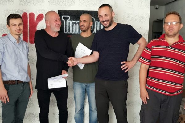 ארגון העיתונאים חתם על הסכם קיבוצי ב"טיים אאוט" ו״את" (ללא קרדיט)