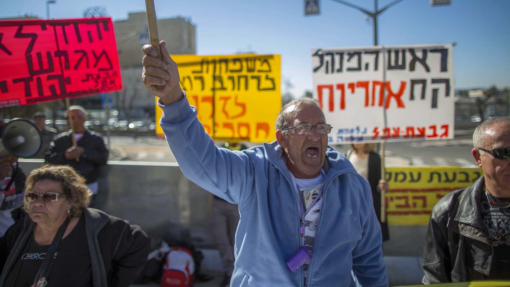 מחאת תושבי גבעת עמל נגד פינויים (צילום ארכיון: יונתן זינדל / פלאש 90).