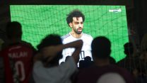 צופים בקהיר במשחק המונדיאל בין רוסיה למצרים (AP Photo/Amr Nabil)