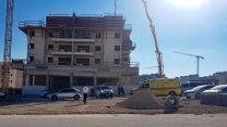 זירת תאונות העבודה באתר הבנייה בחריש (קרדיט: מד"א)