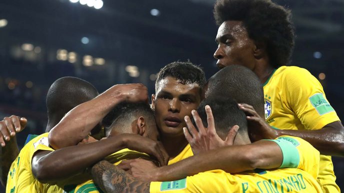 נבחרת ברזיל לאחר הבקעת השער השני מול נבחרת סאביה (צילום: AP Photo/Rebecca Blackwell).