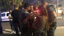 שוטרים בתחנה המרכזית בתל אביב, בה התרחשו עימותים אלימים בין אריתראים, 5 ביוני 2018. (צילום: דוברות המשטרה)