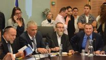 גפני וכחלון בוועדת הכספים, יולי 2018 (צילום: עמר כהן)