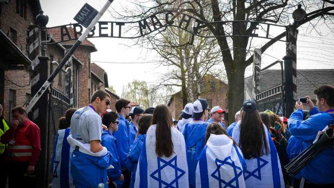 A youth delegation to Auschwitz. (Photo: Yosi Zliger/Flash 90)
