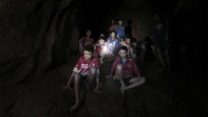 תמונה של הנערים הלכודים במערה ששוחררה ע"י כוחות הבטחון בתאילנד, 2 ביולי 2018 (Tham Luang Rescue Operation Center via AP)