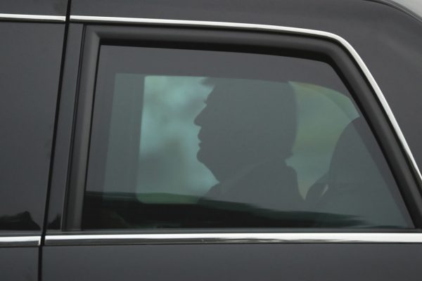 טראמפ ברכב הנשיאותי (AP Photo/Andrew Harnik)