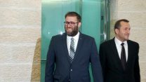ח"כ אורן חזן בכניסה לבית המשפט. 19 ביולי (צילום: ענת יורובסקי)