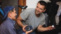 אב ובנו בעבודה (צילום אילוסטרציה: Shutterstock).