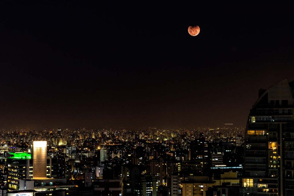 ליקוי הירח בשמי ברזיל. 27 ביולי 2018 (צילום:shutterstock)