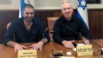 חגי רזניק ויואב גלנט בתקופתם המשותפת כמנכ"ל ושר במשרד הבינוי והשיכון (ללא קרדיט)