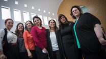 מגישות העתירה כנגד מפלגת יהדות התורה (צילום: יונתן זינדל).