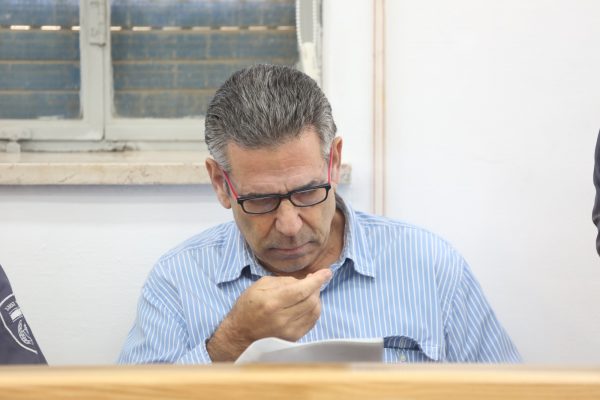 השר לשעבר גונן שגב בבית המשפט המחוזי בירושלים, שם נפתח משפטו באשמת ריגול נגד מדינת ישראל, 5 ביולי 2018. (צילום: עמית שאבי)