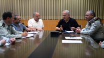 ראש הממשלה, שר הביטחון והרמטכ"ל בדיון הערכת המצב בקריה בת"א. (צילום: אריאל חרמוני, משרד הביטחון)