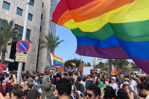 הפגנה מול קרית הממשלה בתל אביב במסגרת שביתת להט"ב, 22 ביולי 2018. (צילום: עדי ניב יגודה)