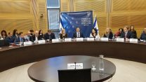 הכיסא הריק של דורית סלינגר, שלא התייצבה לוועדת החקירה הפרלמנטרית לעניין האשראי ללווים הגדולים, 31 ביולי 2018. (צילום: דוברות הכנסת, נועם קיבקין פנטון)