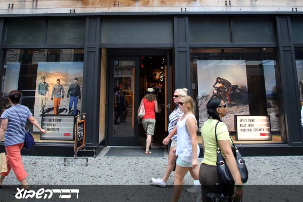 חזית חנות בגדים מרשת Levi's, החברה בקואליציית ב'open to all' (צילום: shutterstock).